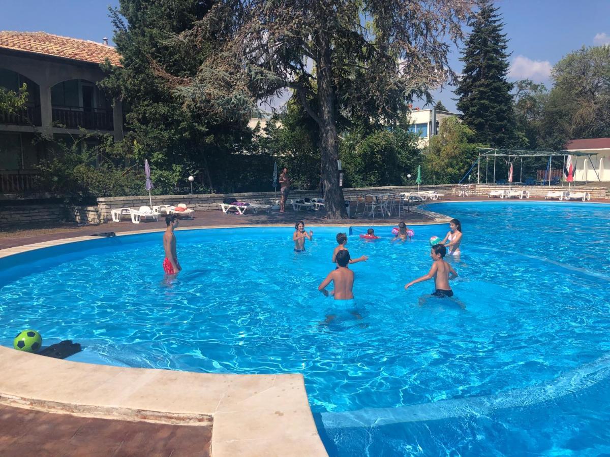 Bisser Hotel - Free Parking - Free Pool Access 발치크 외부 사진