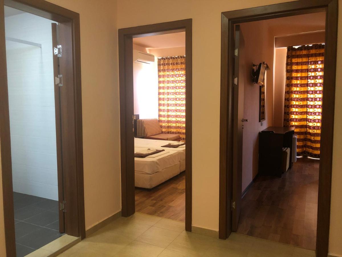 Bisser Hotel - Free Parking - Free Pool Access 발치크 외부 사진