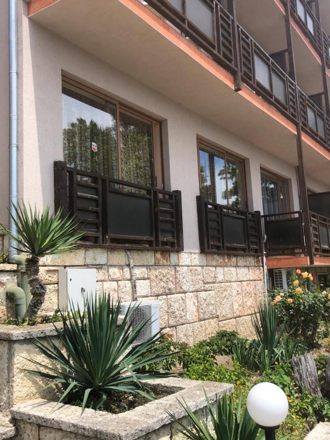 Bisser Hotel - Free Parking - Free Pool Access 발치크 외부 사진