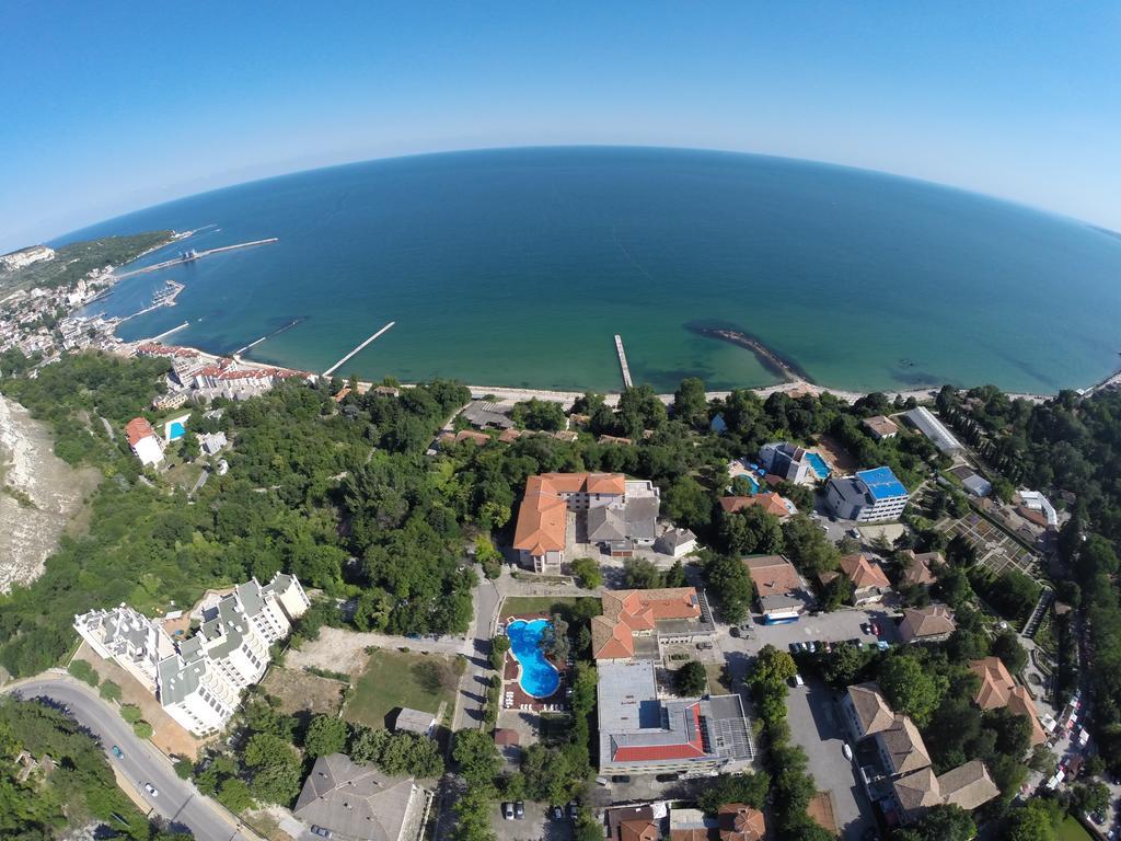 Bisser Hotel - Free Parking - Free Pool Access 발치크 외부 사진