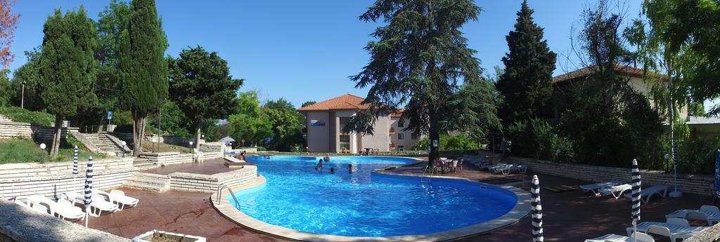 Bisser Hotel - Free Parking - Free Pool Access 발치크 외부 사진
