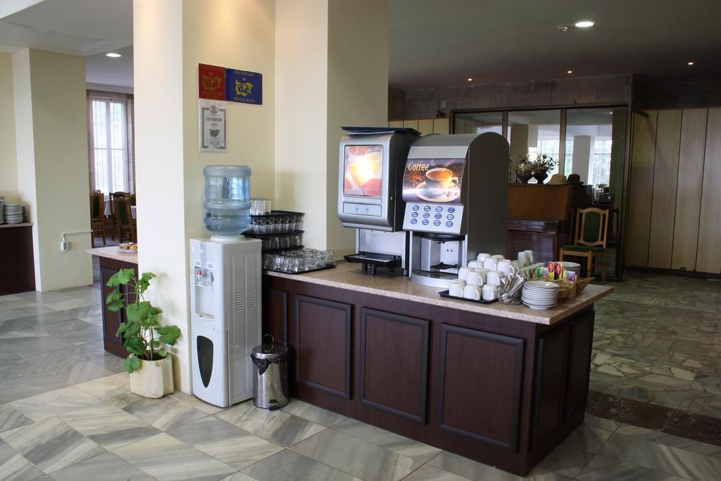 Bisser Hotel - Free Parking - Free Pool Access 발치크 외부 사진