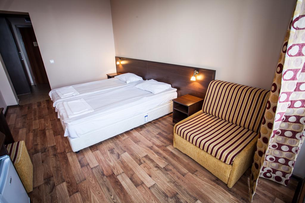 Bisser Hotel - Free Parking - Free Pool Access 발치크 객실 사진