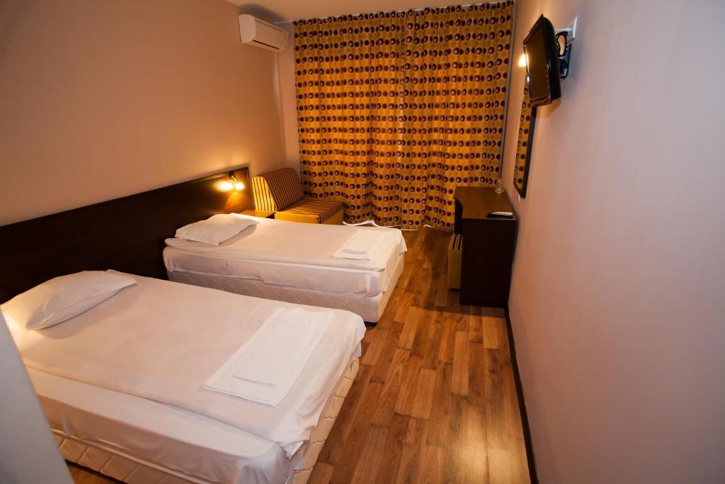 Bisser Hotel - Free Parking - Free Pool Access 발치크 객실 사진