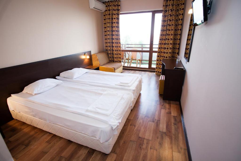 Bisser Hotel - Free Parking - Free Pool Access 발치크 객실 사진