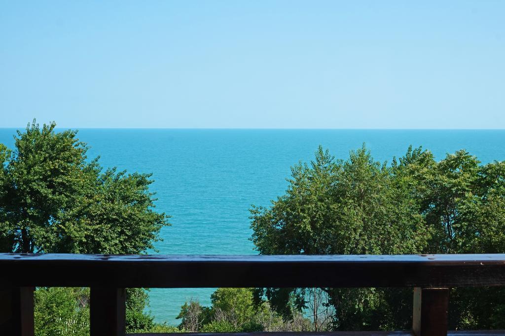 Bisser Hotel - Free Parking - Free Pool Access 발치크 외부 사진