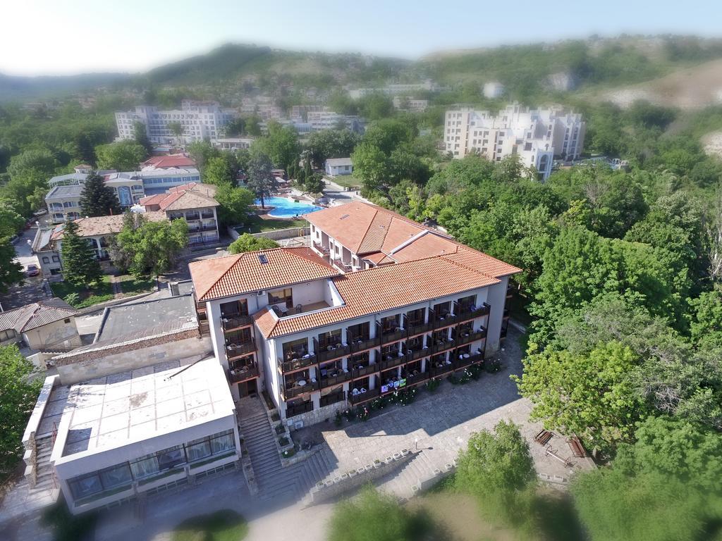 Bisser Hotel - Free Parking - Free Pool Access 발치크 외부 사진